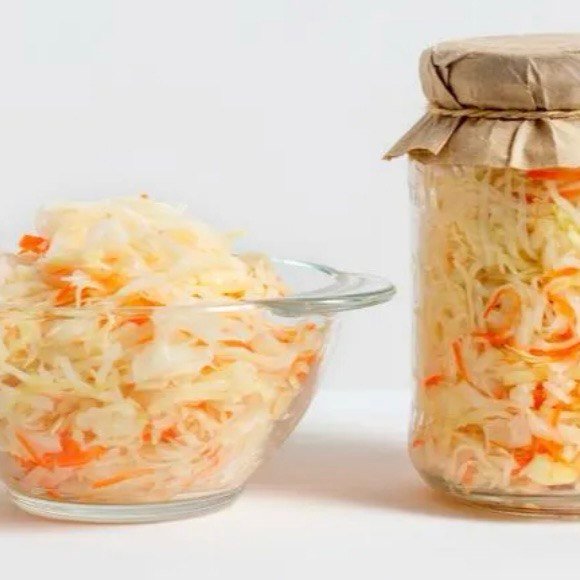 Rauginti kopūstai su paprikomis ir moliūgais