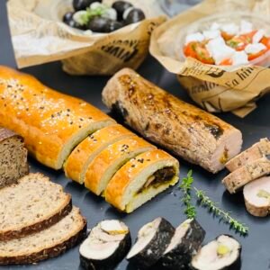 Mesos vyniotiniu ir terinu rinkinys su bagete ir namine duona