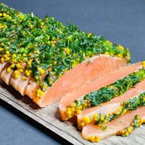 Sūdyta lašiša citrusiniuose vaisiuose su krapais